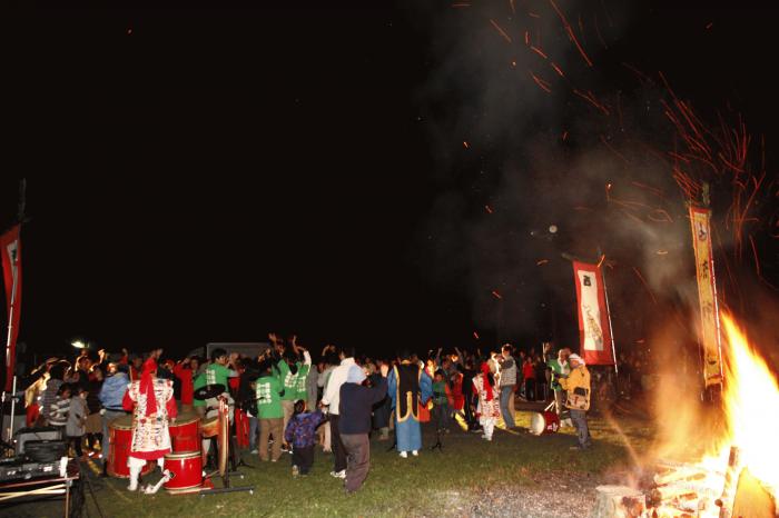 新しいイメージ 夜踊りと炎.JPG